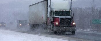 Tips for Handling Snow and Ice When You’re Trucking