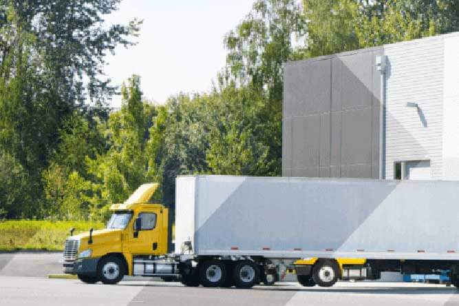 Drop and Hook Trucking: How It Works, Pros, Cons and Rates