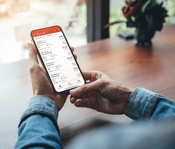 Person using the Truckstop Go app